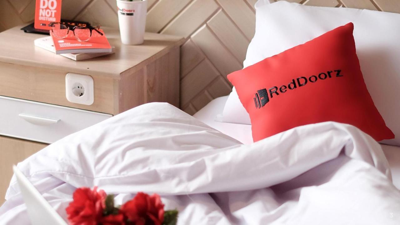 Reddoorz Marieline 2 Hotel Cidade de Ho Chi Minh Exterior foto
